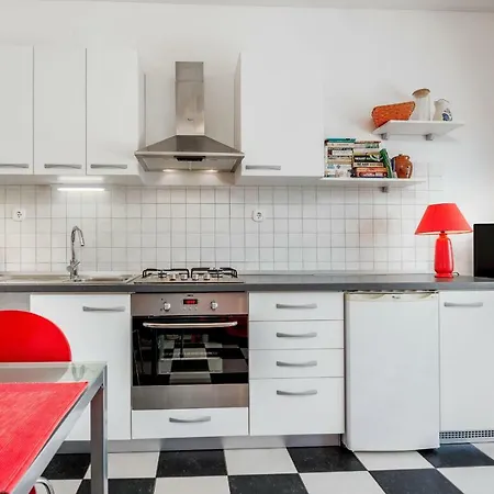 Cozy New Flat For 2 Or 3 フヴァル