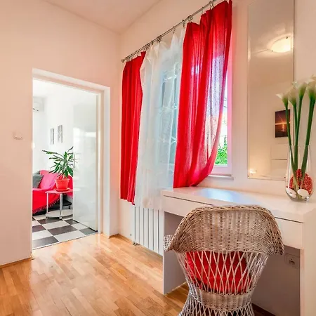 Cozy New Flat For 2 Or 3 アパート