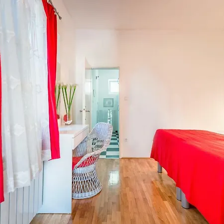 Cozy New Flat For 2 Or 3 هفار